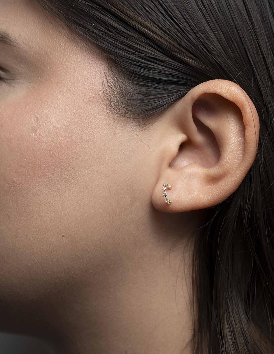 Aretes de media luna de oro 10 K con acabado pavé 3