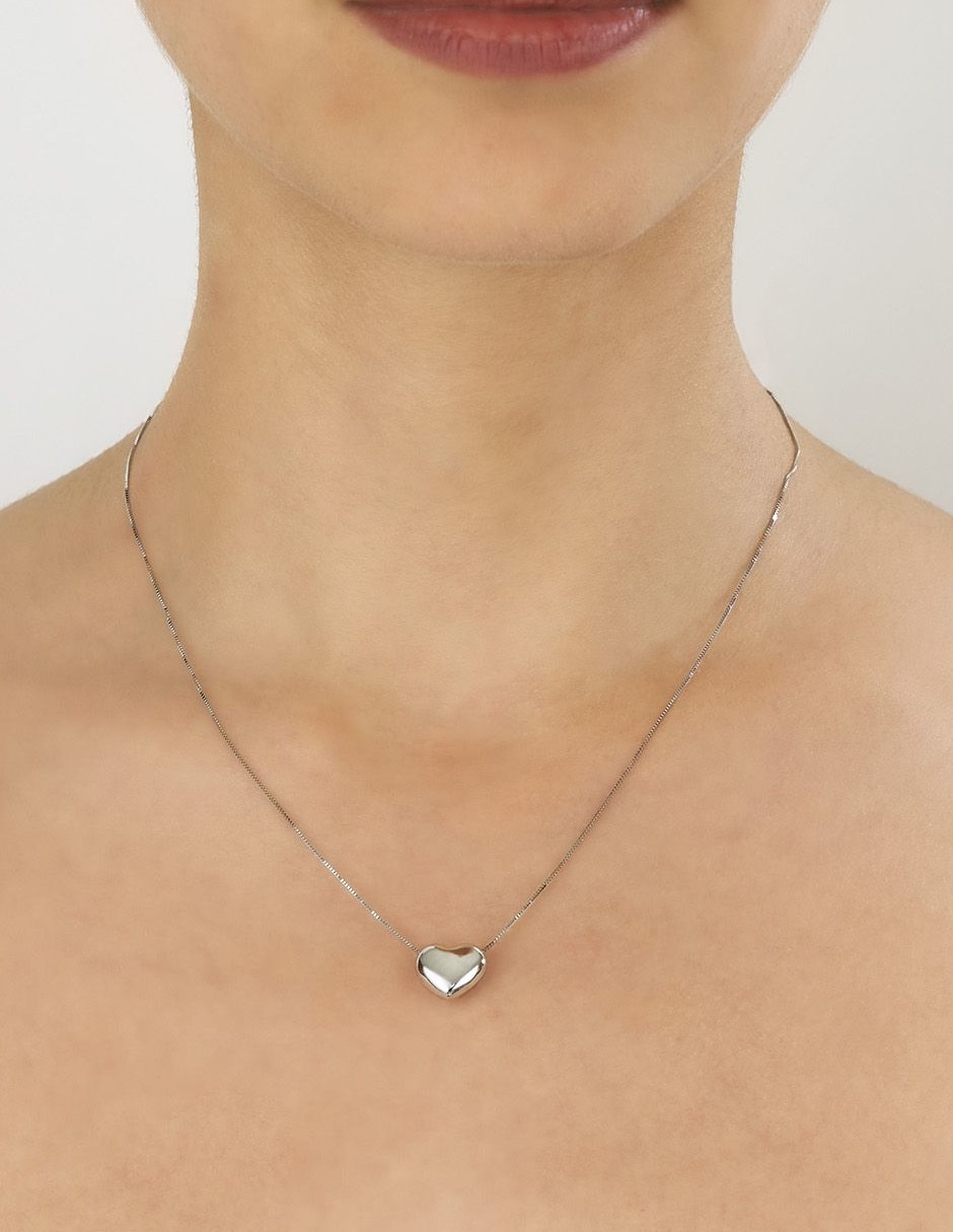 Collar con dije de corazón de oro blanco 14 K 2