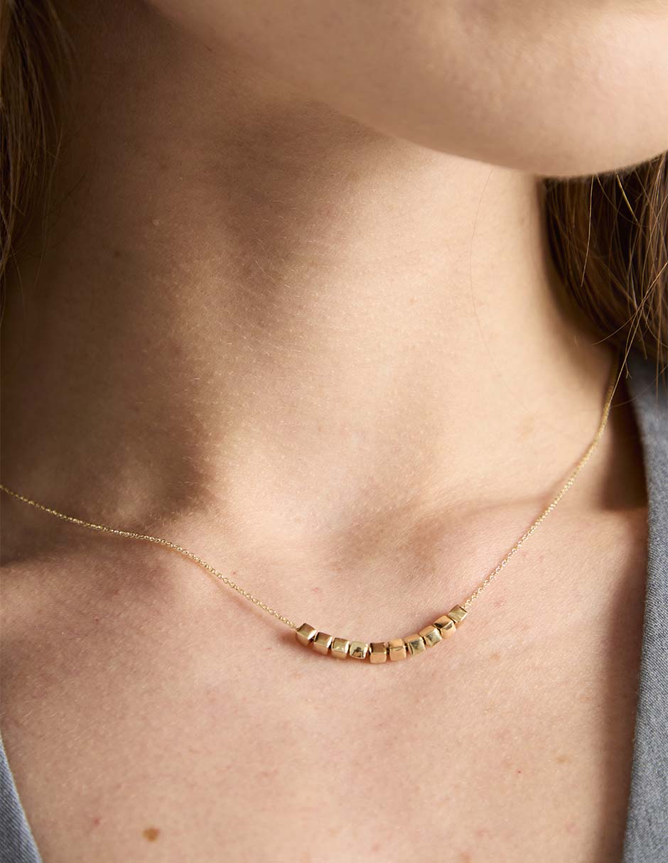 Collar de cubo de oro amarillo 14 K