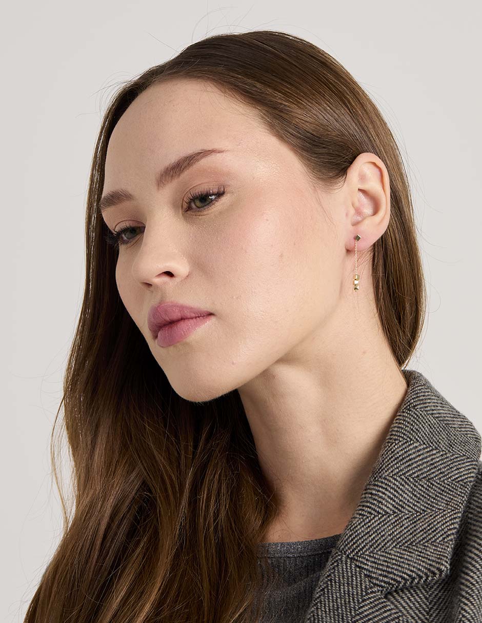 Aretes cuadrados de oro amarillo 14 K con acabado pulido 4