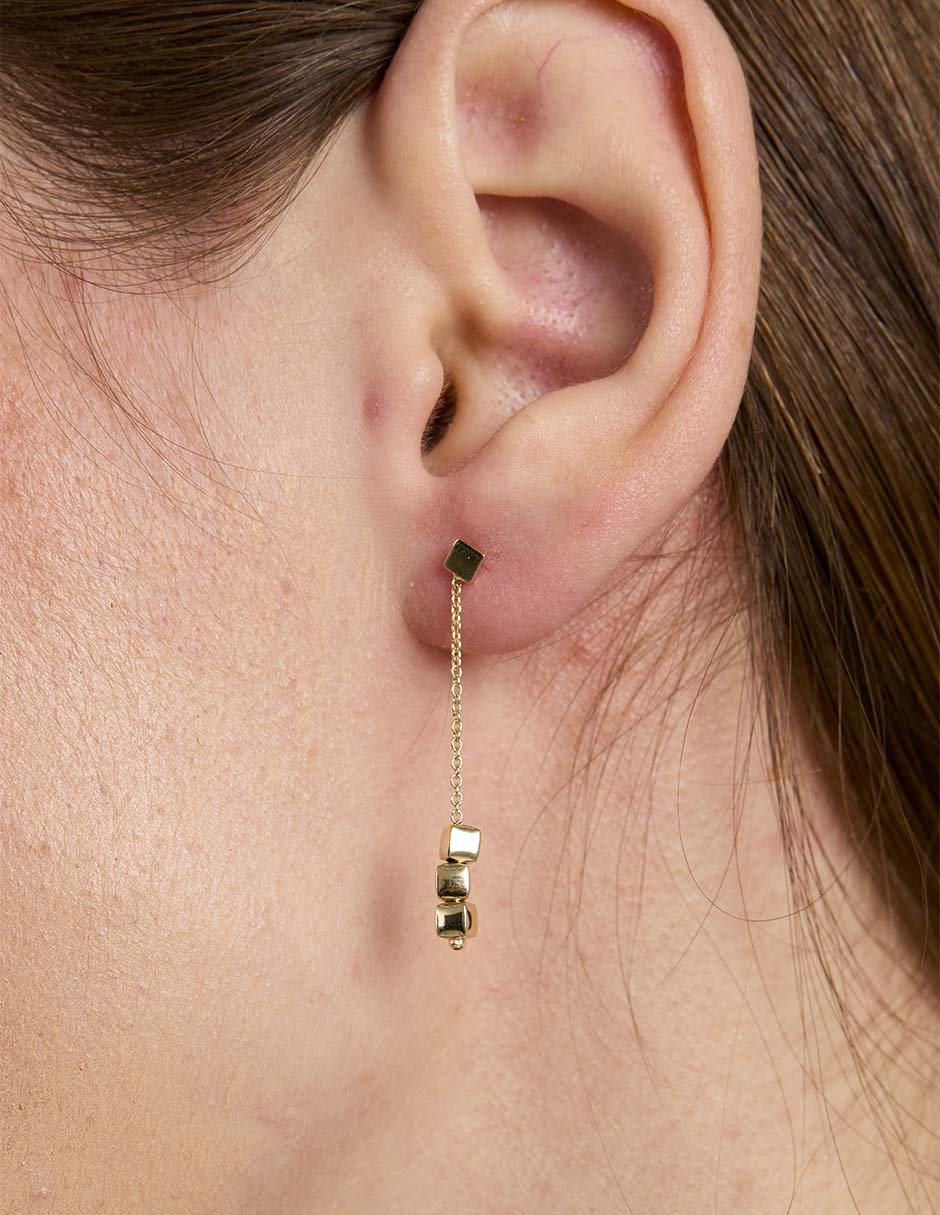 Aretes cuadrados de oro amarillo 14 K con acabado pulido