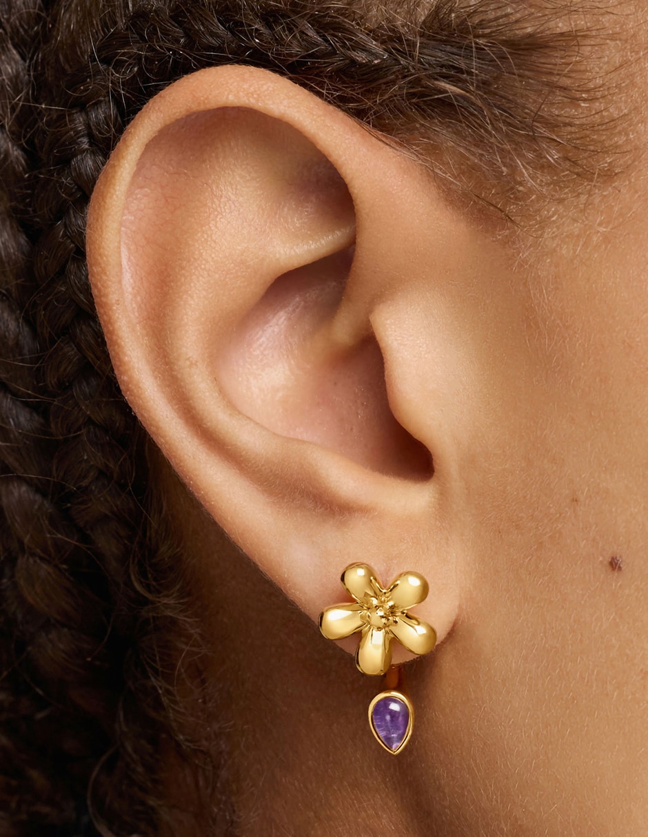 Aretes de flor Daisy de plata P 925 con acabado baño de oro amatista