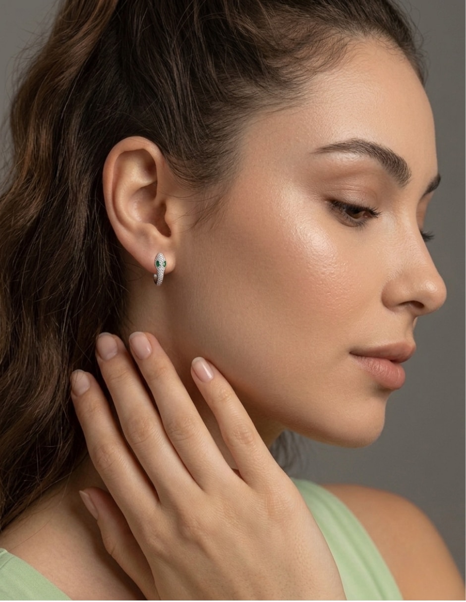 Aretes cortos de serpiente de plata p 925 con acabado pavé zirconia Aretes cortos de serpiente de plata p 925 con acabado pavé zirconia