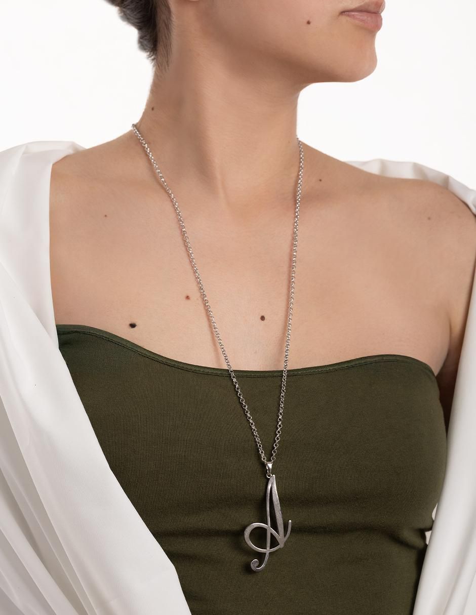 Collar con dije letra a 2