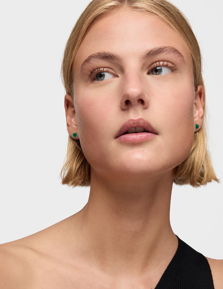 Aretes de corazón de oro amarillo 14 K con acabado brillante malaquita 4
