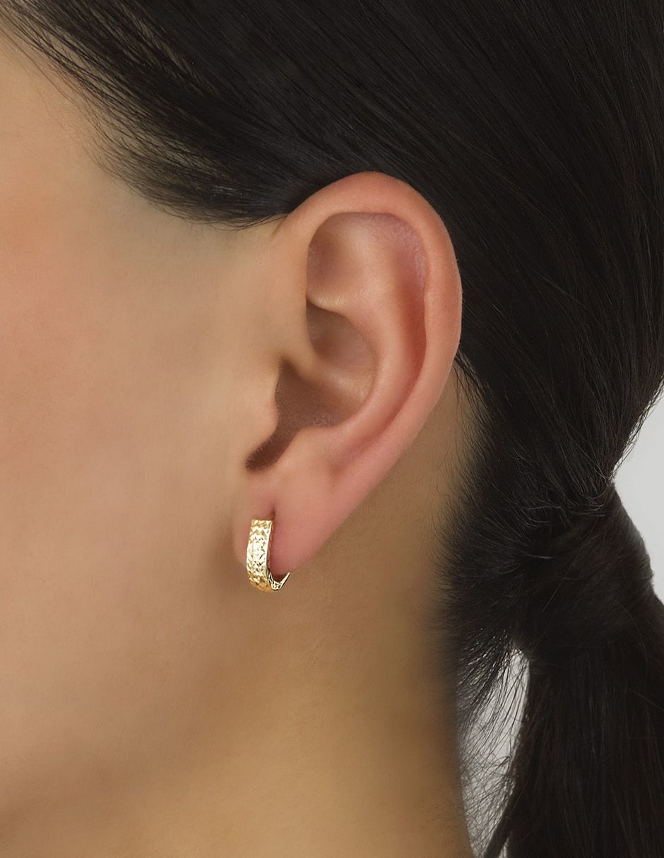 Aretes redondos de oro 14 K con acabado diamantado 2