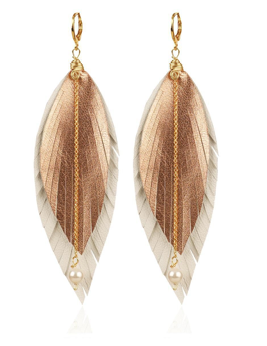 Aretes de pluma con acabado baño de oro 18 K perla Aretes de pluma con acabado baño de oro 18 K perla