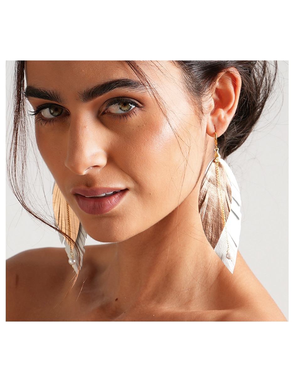 Aretes de pluma con acabado baño de oro 18 K perla 5