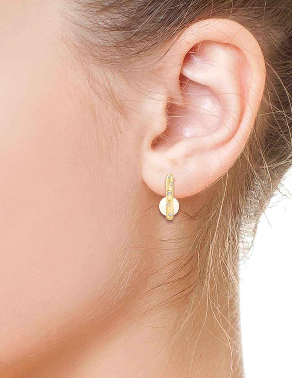 Aretes de oro amarillo 14 K con acabado baño de oro blanco perla de agua