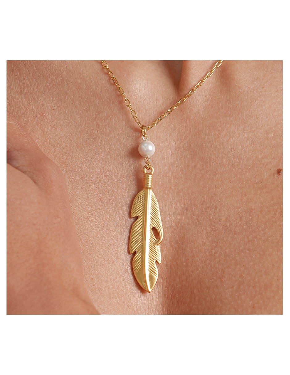 Collar con dije de pluma de baño de oro 18 k