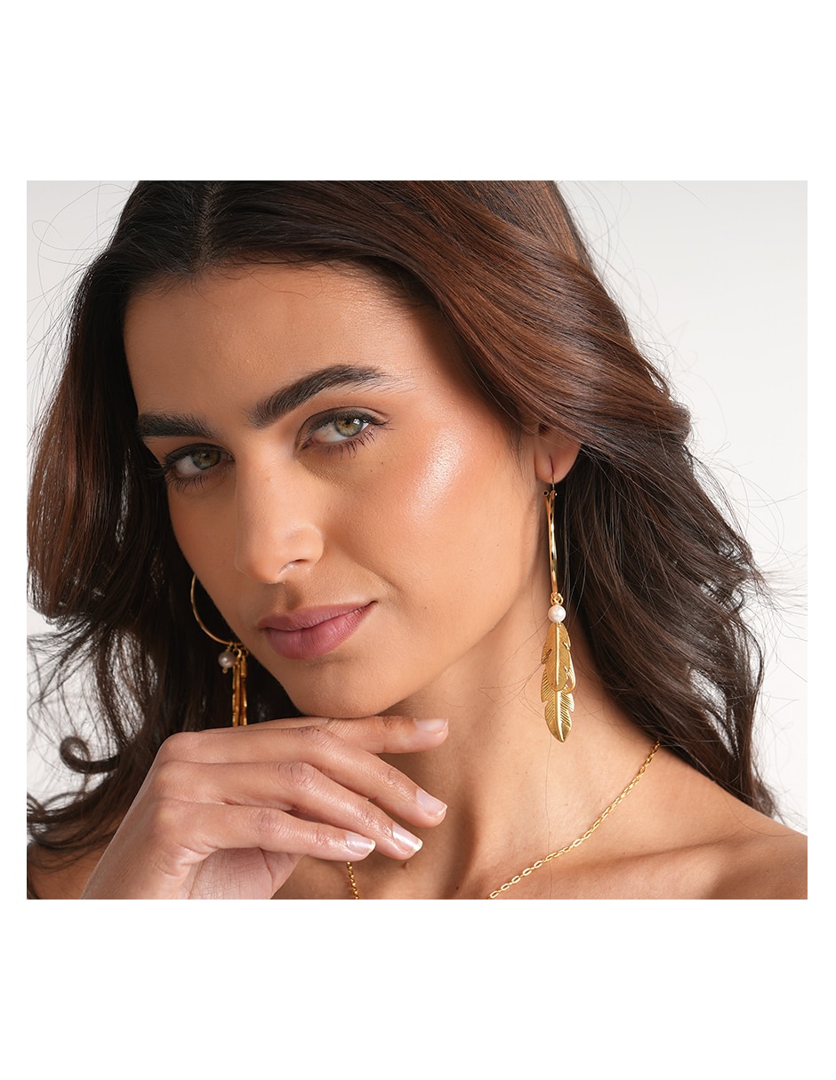 Aretes de aro con acabado baño de oro 18 K perla 2