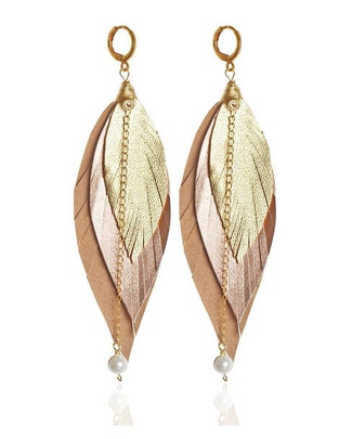 Aretes de pluma con acabado liso