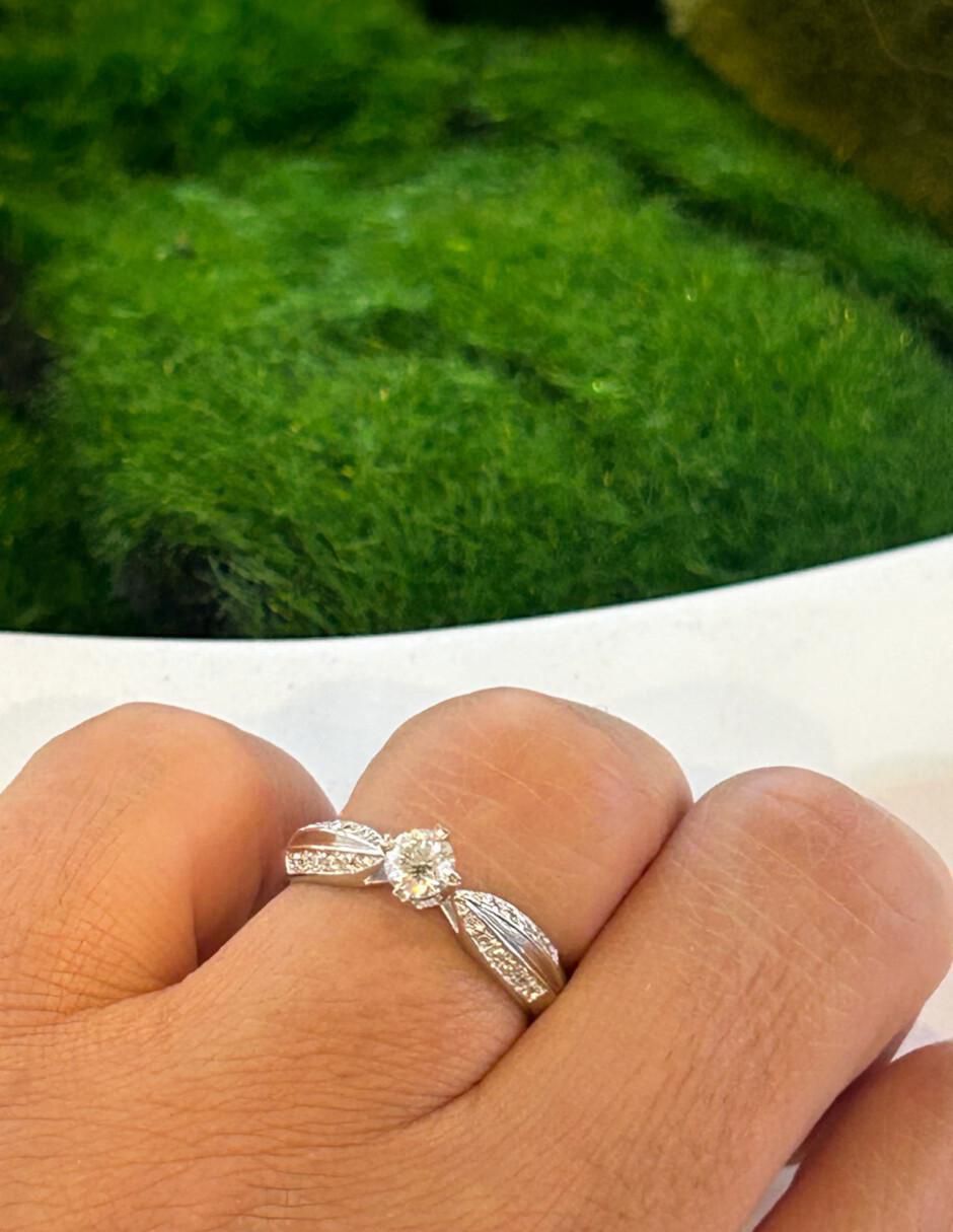 Anillo de compromiso 14 k Mariela diamante 6