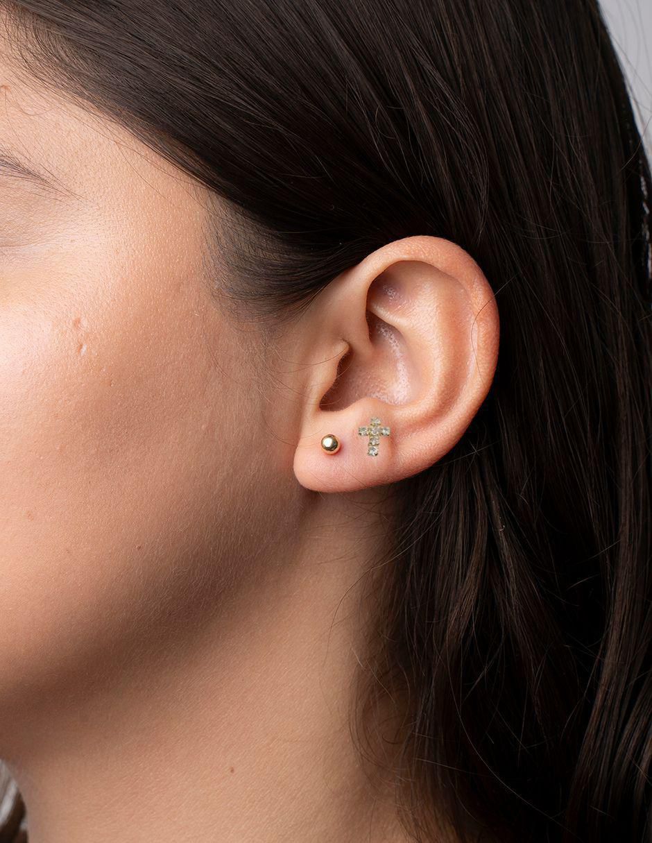 Broqueles de cruz de oro 14 K con acabado pavé 4