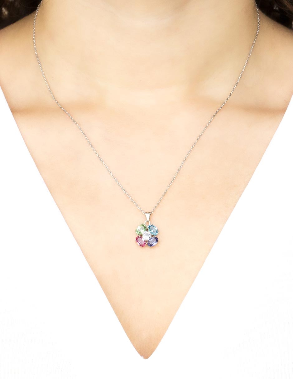Collar con dije de flor de plata P 925