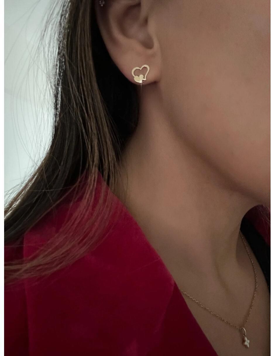 Aretes de corazón de oro 14 K con acabado brillante 4
