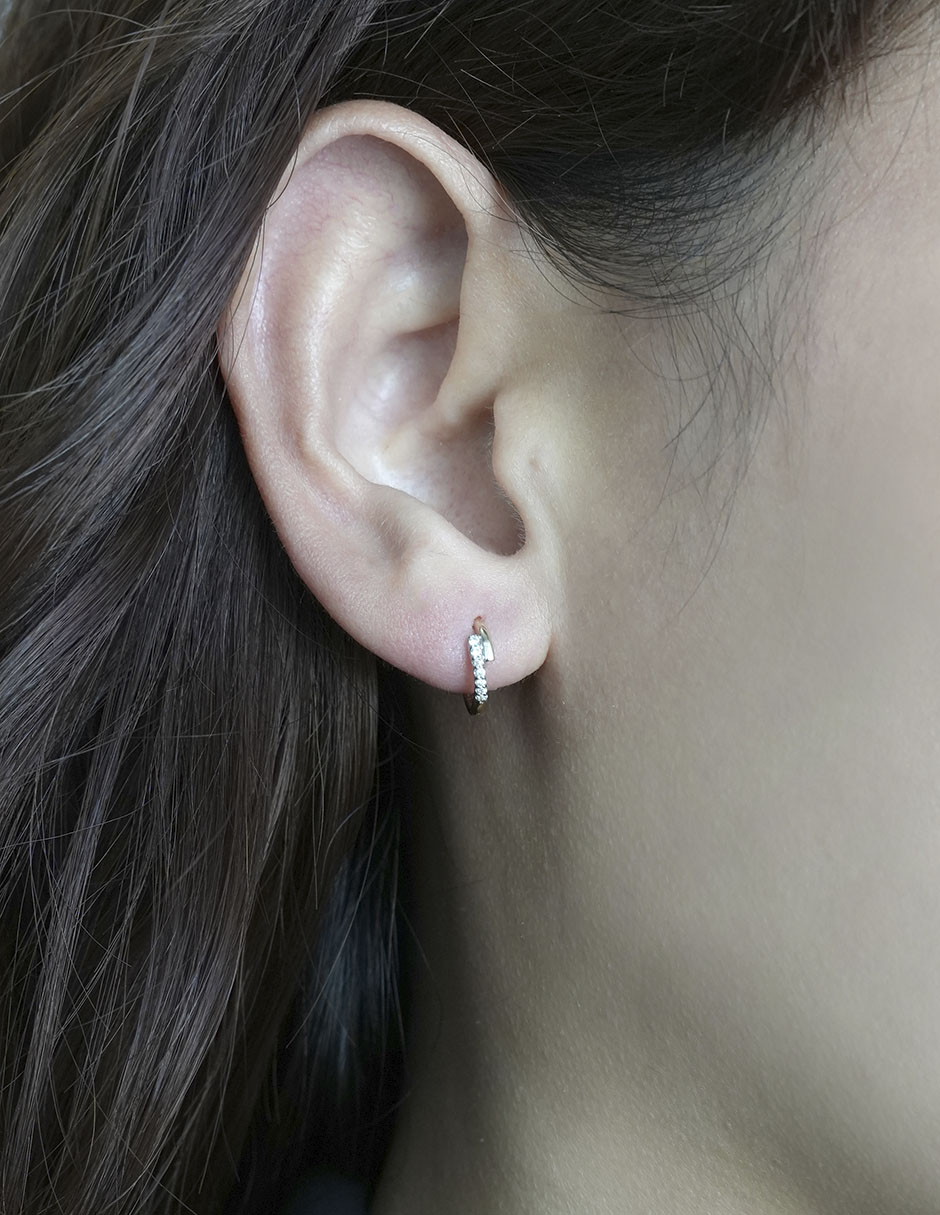 Aretes de oro 14 K con acabado pavé diamante