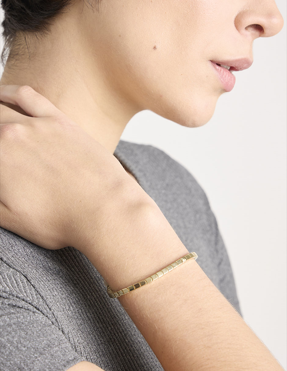 Pulsera de oro amarillo 14 k con acabado pulido Pulsera de oro amarillo 14 k con acabado pulido