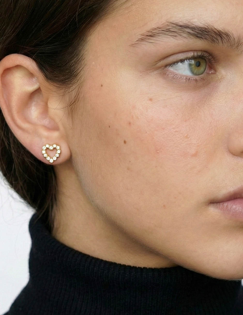 Broqueles de corazón de oro 14 K con acabado pavé 4
