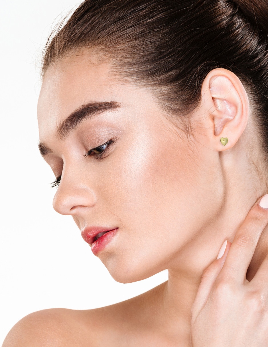 Broqueles de corazón de oro amarillo 14 K con acabado brillante Broqueles de corazón de oro amarillo 14 K con acabado brillante