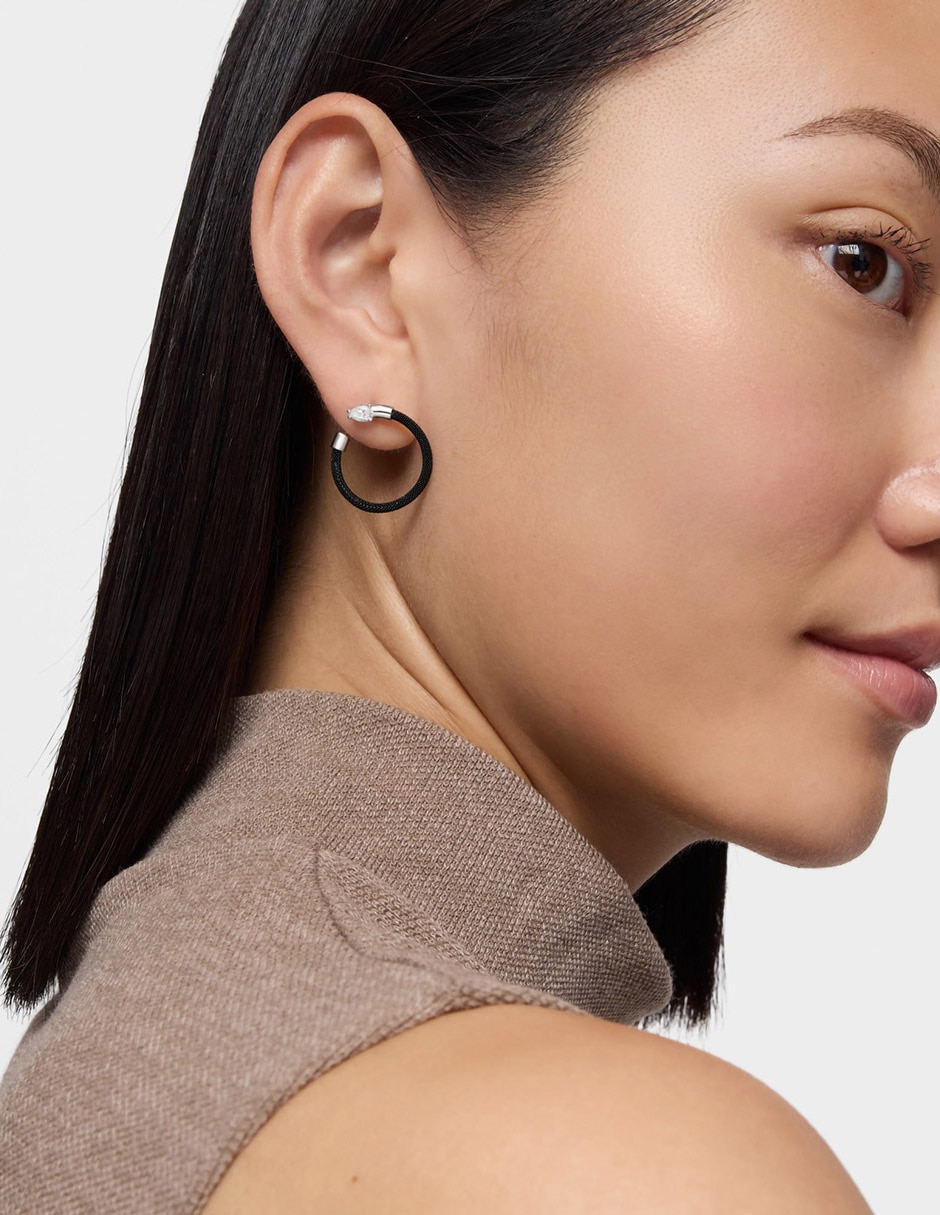 Aretes de aro ciruculares con acabado texturizado