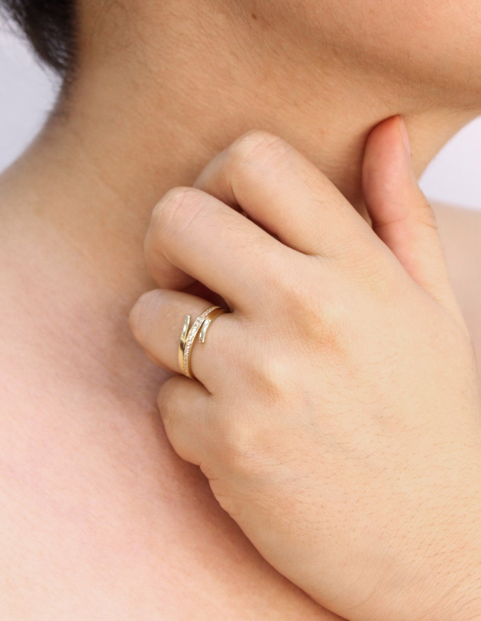 Anillo 14 k de oro amarillo zirconia pulido