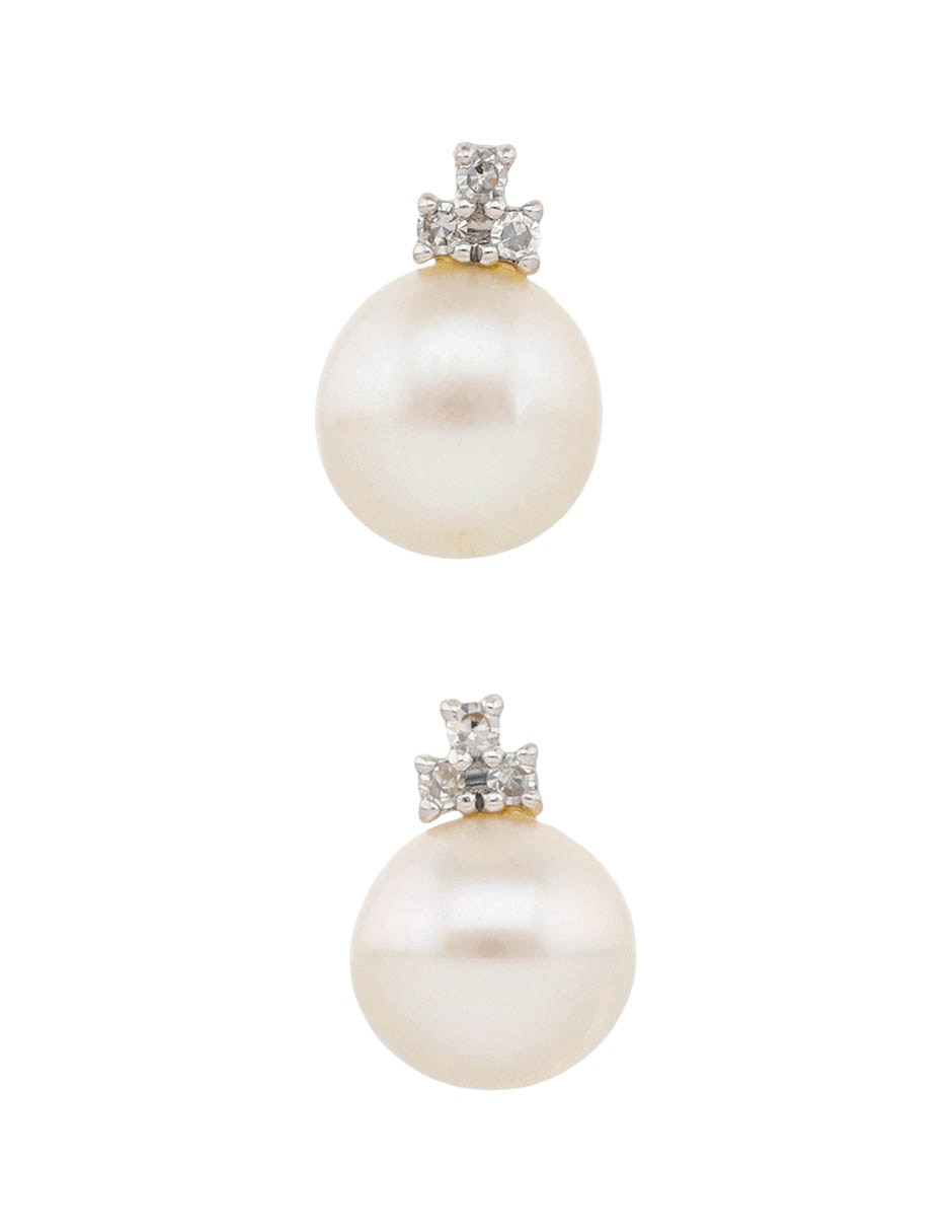 Aretes Cortos De Perla Con Acabado Brillante