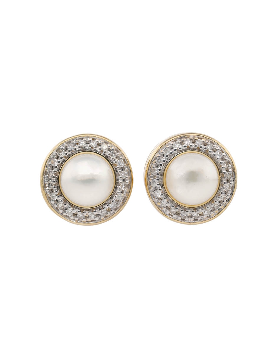 Aretes Cortos De Perla Con Acabado Brillante Aretes Cortos De Perla Con Acabado Brillante