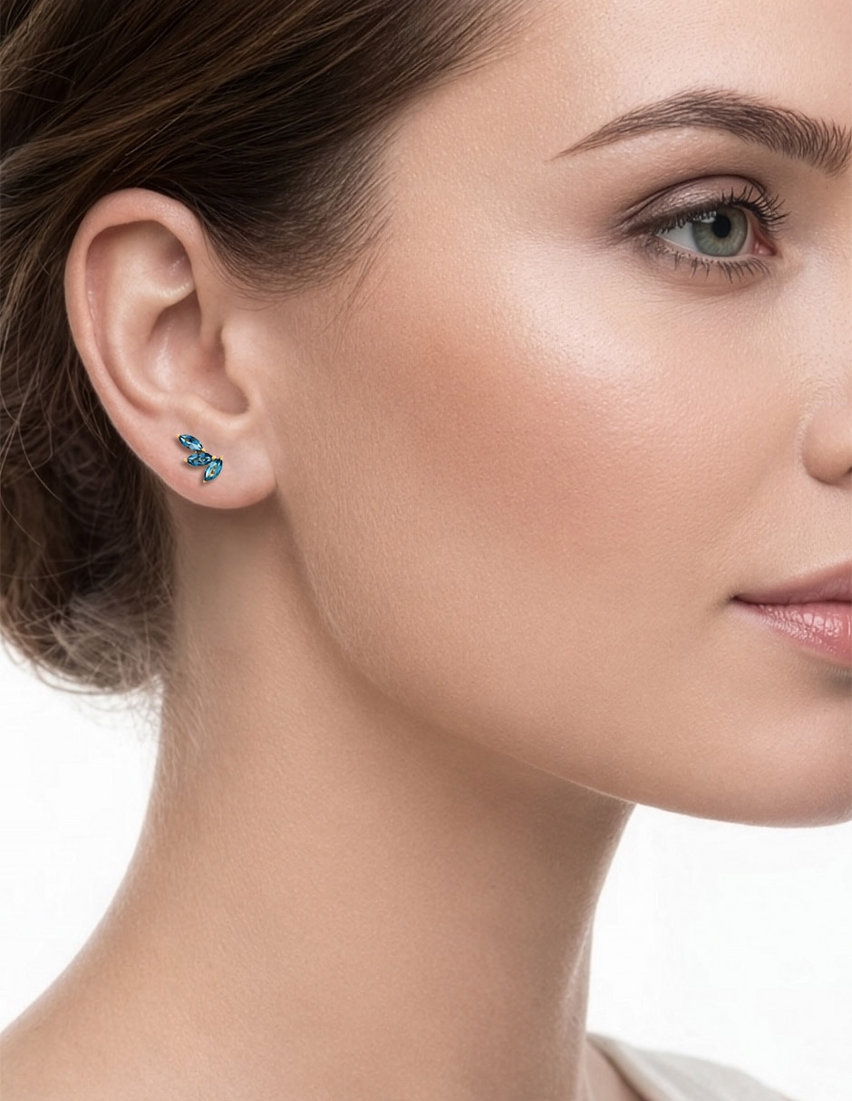 Aretes cortos con acabado brillante zirconia