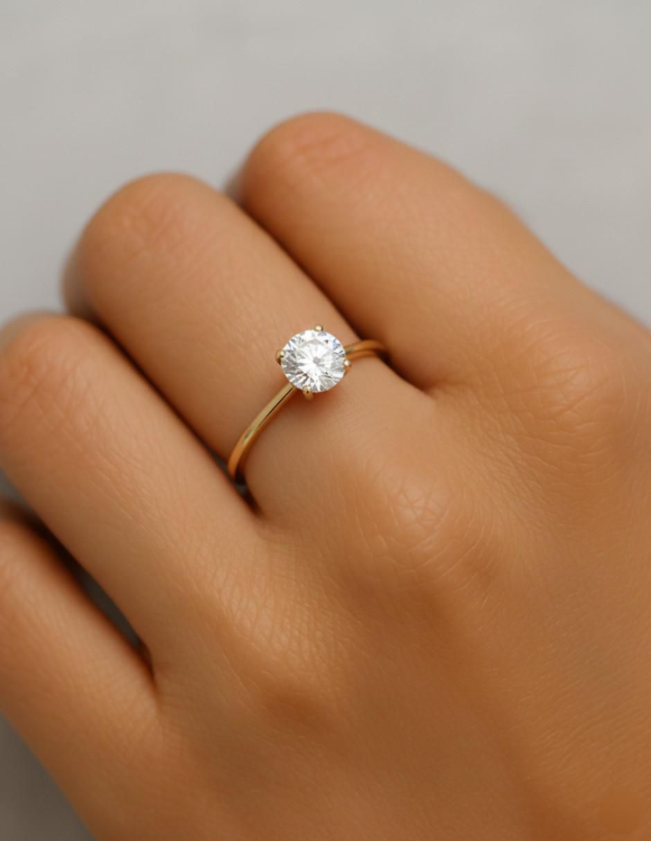 Anillo circular 10 k de oro zirconia brillante