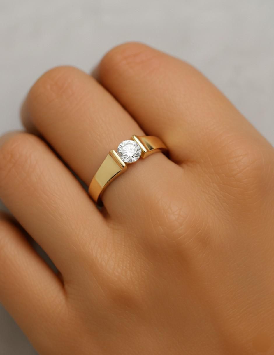 Anillo circular 10 k de oro zirconia brillante