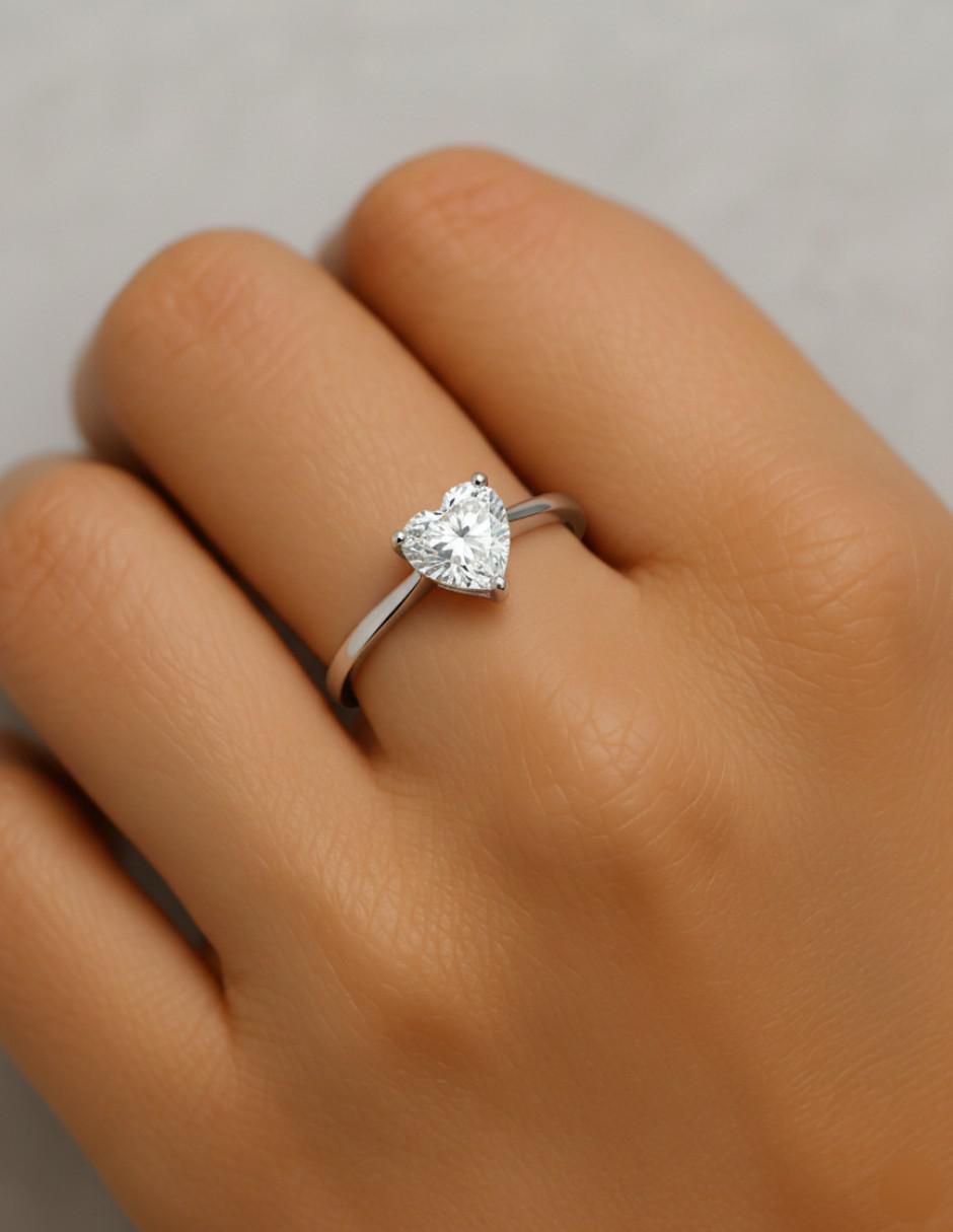 Anillo de corazón 10 k de oro blanco zirconia pulido 2