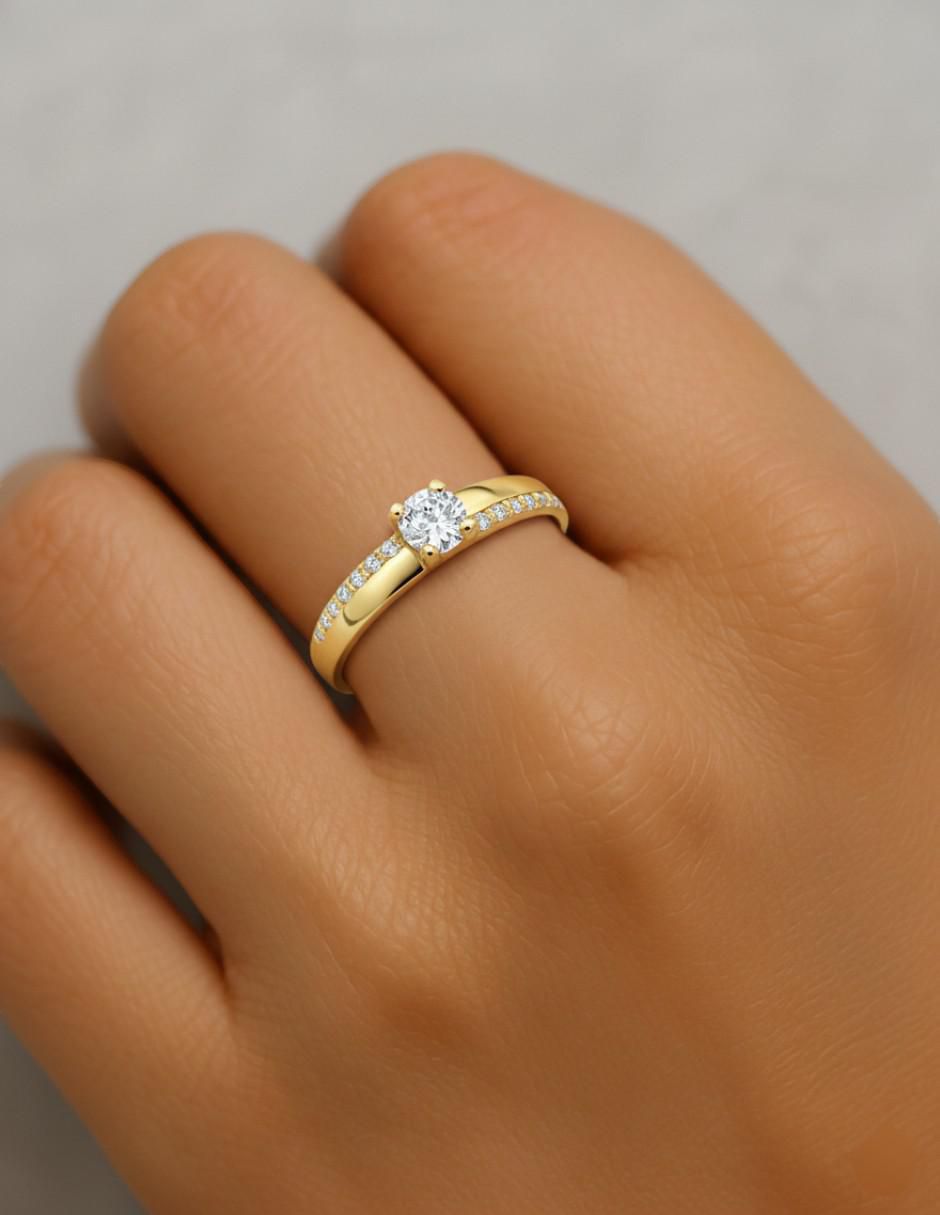 Anillo circular 10 k de oro zirconia brillante