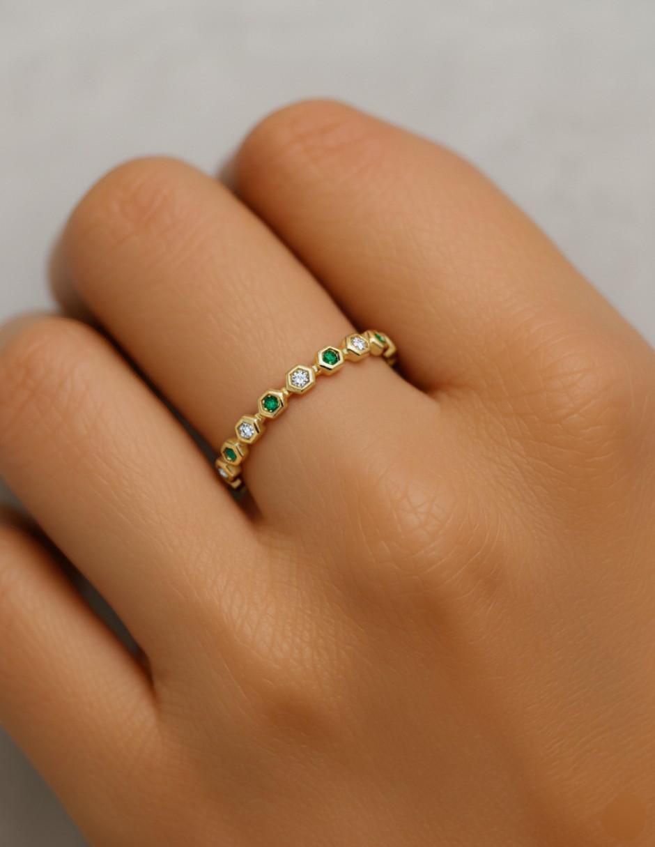 Anillo circular 10 k de oro zirconia brillante