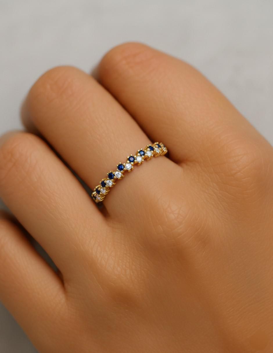 Anillo circular 10 k de oro zirconia brillante