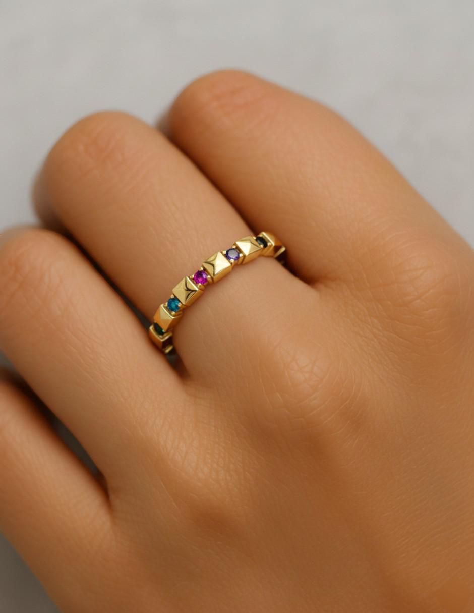 Anillo circular 10 k de oro zirconia brillante