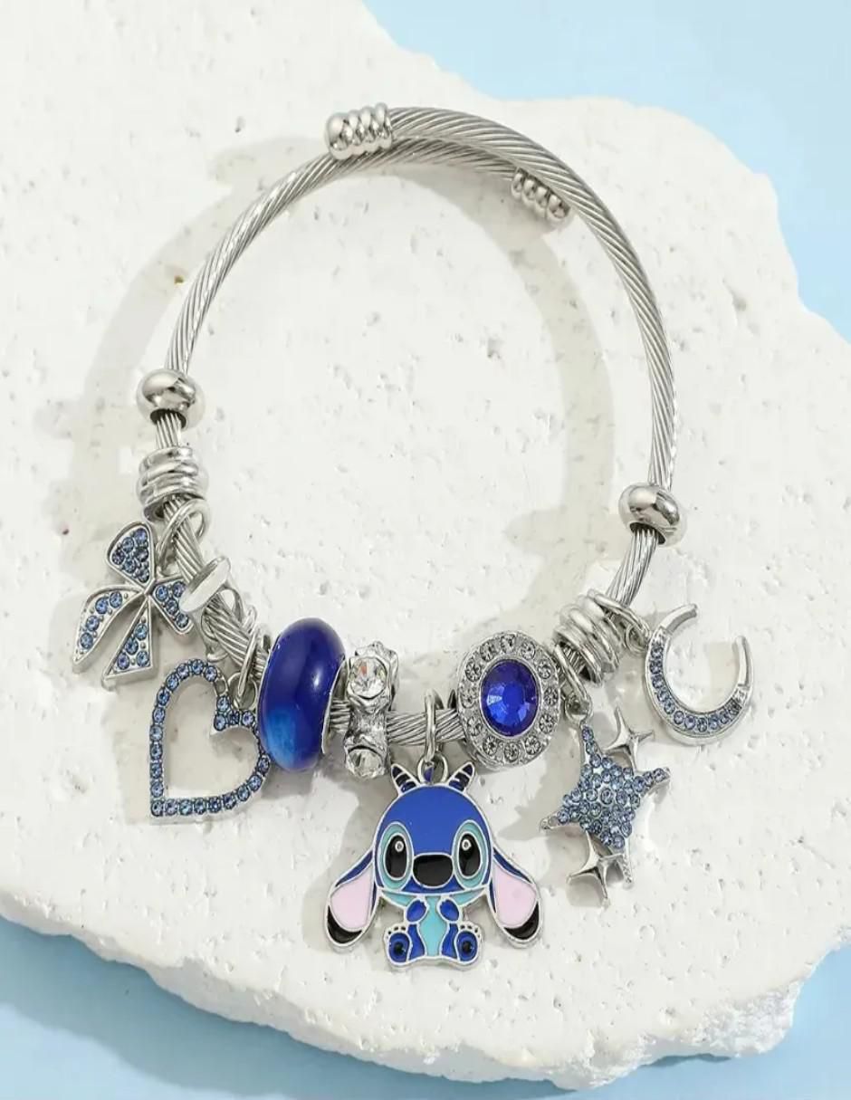 Aretes y pulsera de figura Stitch 3