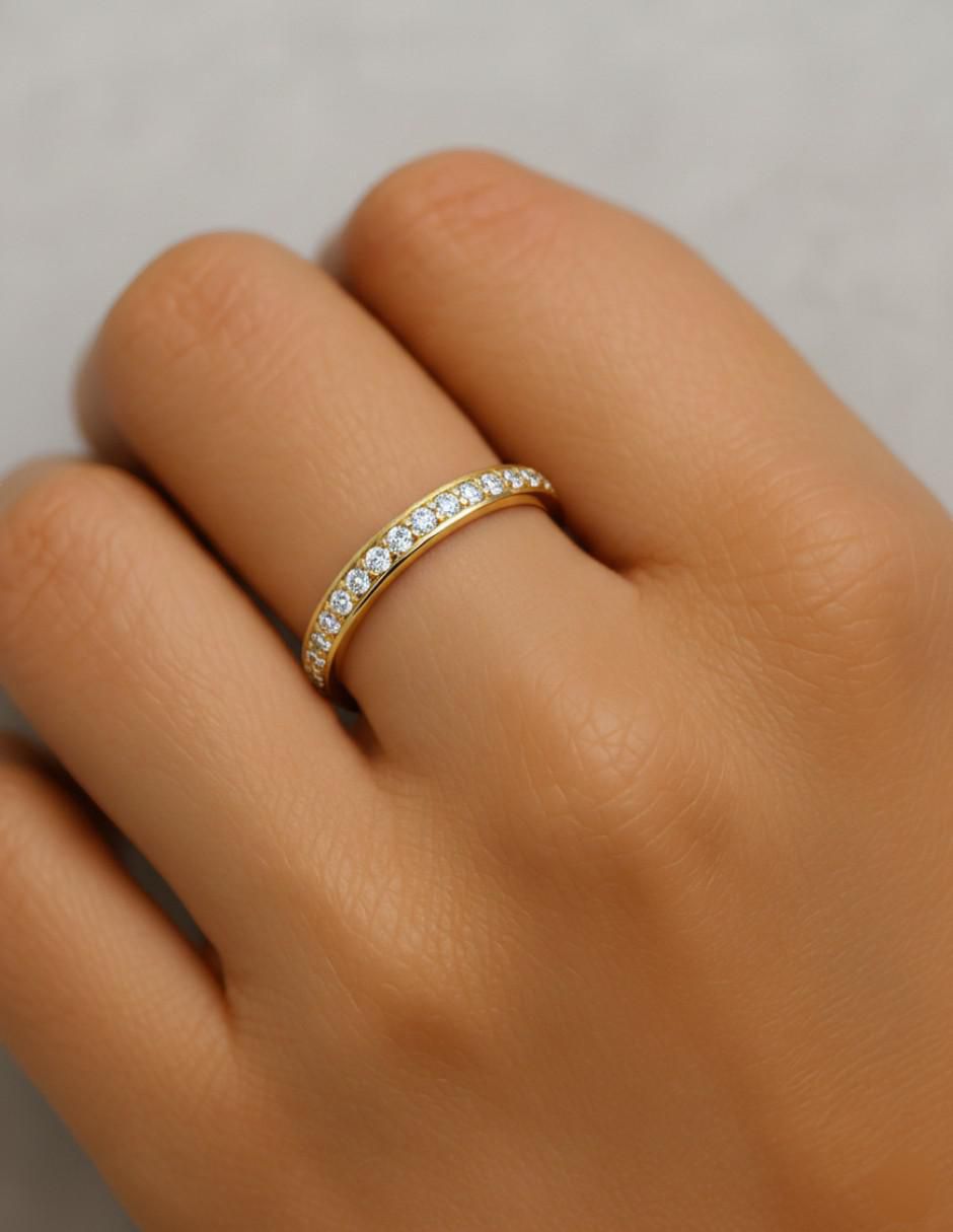 Anillo circular 10 k de oro amarillo zirconia brillante