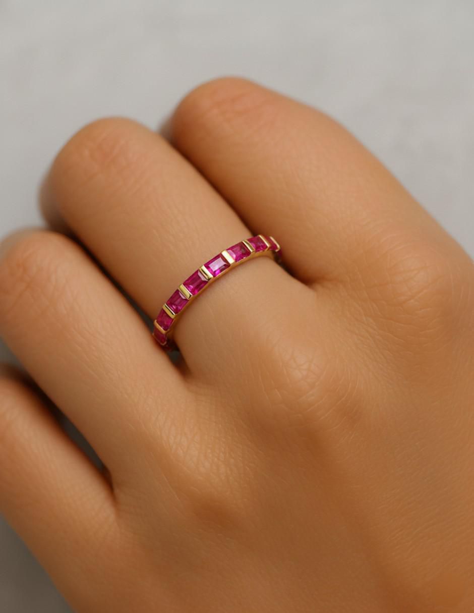 Anillo circular 10 k de oro amarillo zirconia brillante