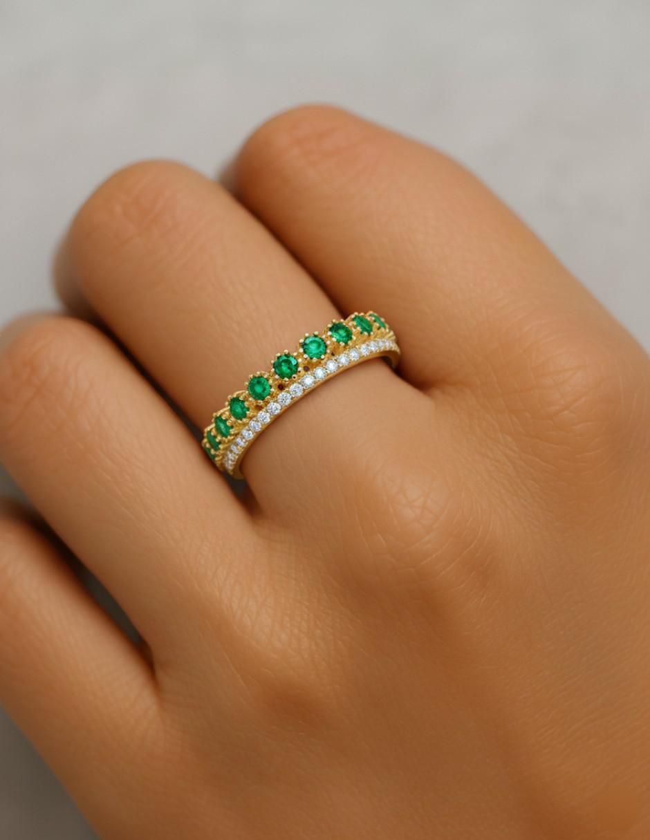 Anillo circular 10 k de oro amarillo zirconia brillante