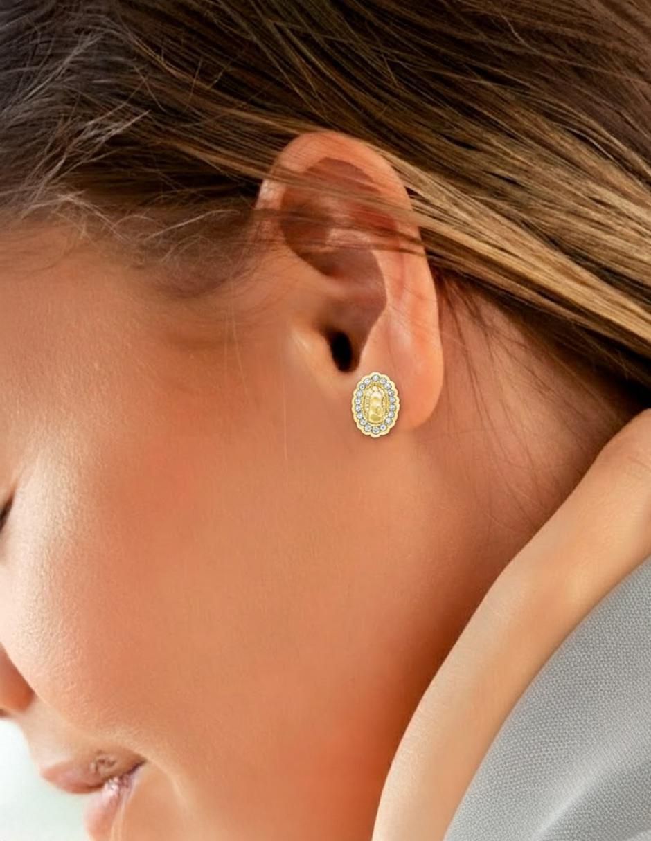 Aretes ovalados de oro amarillo 10 K con acabado brillante 5
