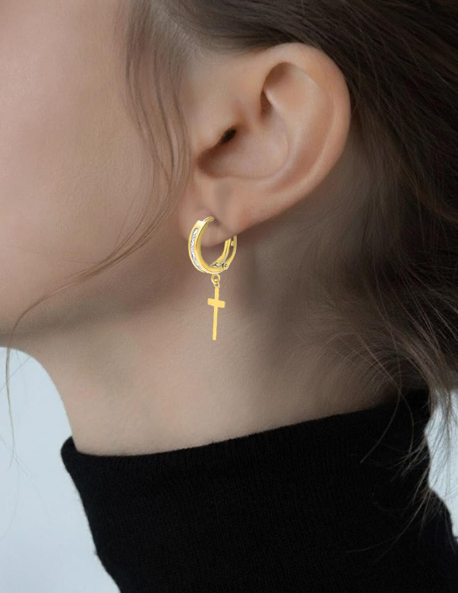 Arete de cruz Joyería M de Leon de oro 10 K con acabado brillante zirconia 2
