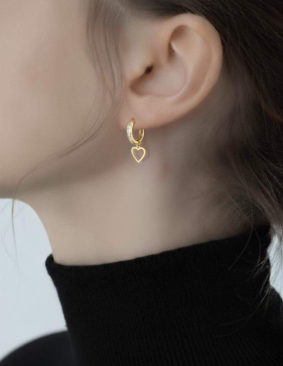 Arete de corazón de oro 10 K con acabado brillante zirconia 2