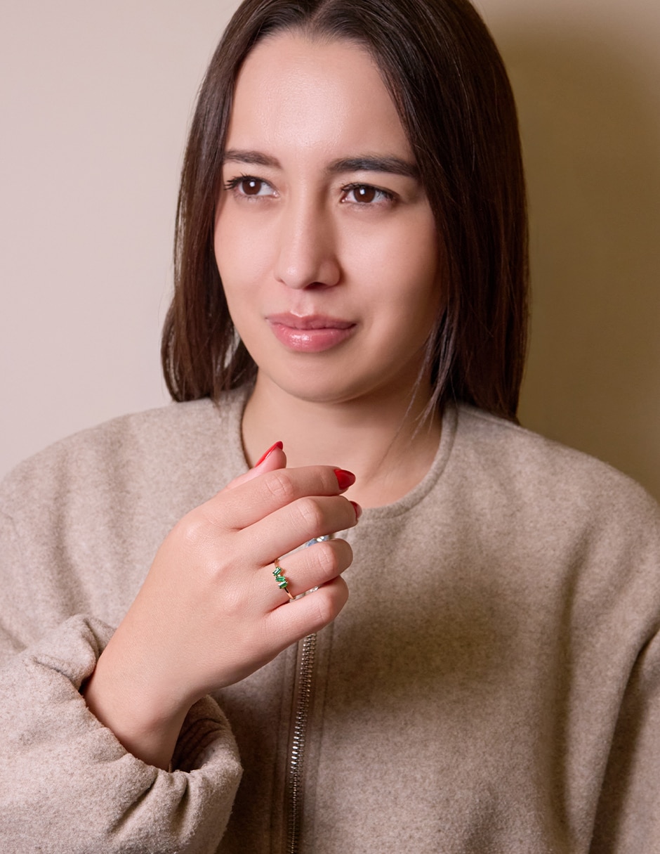 Anillo con gema de baguette 14 k de oro amarillo esmeralda pulido