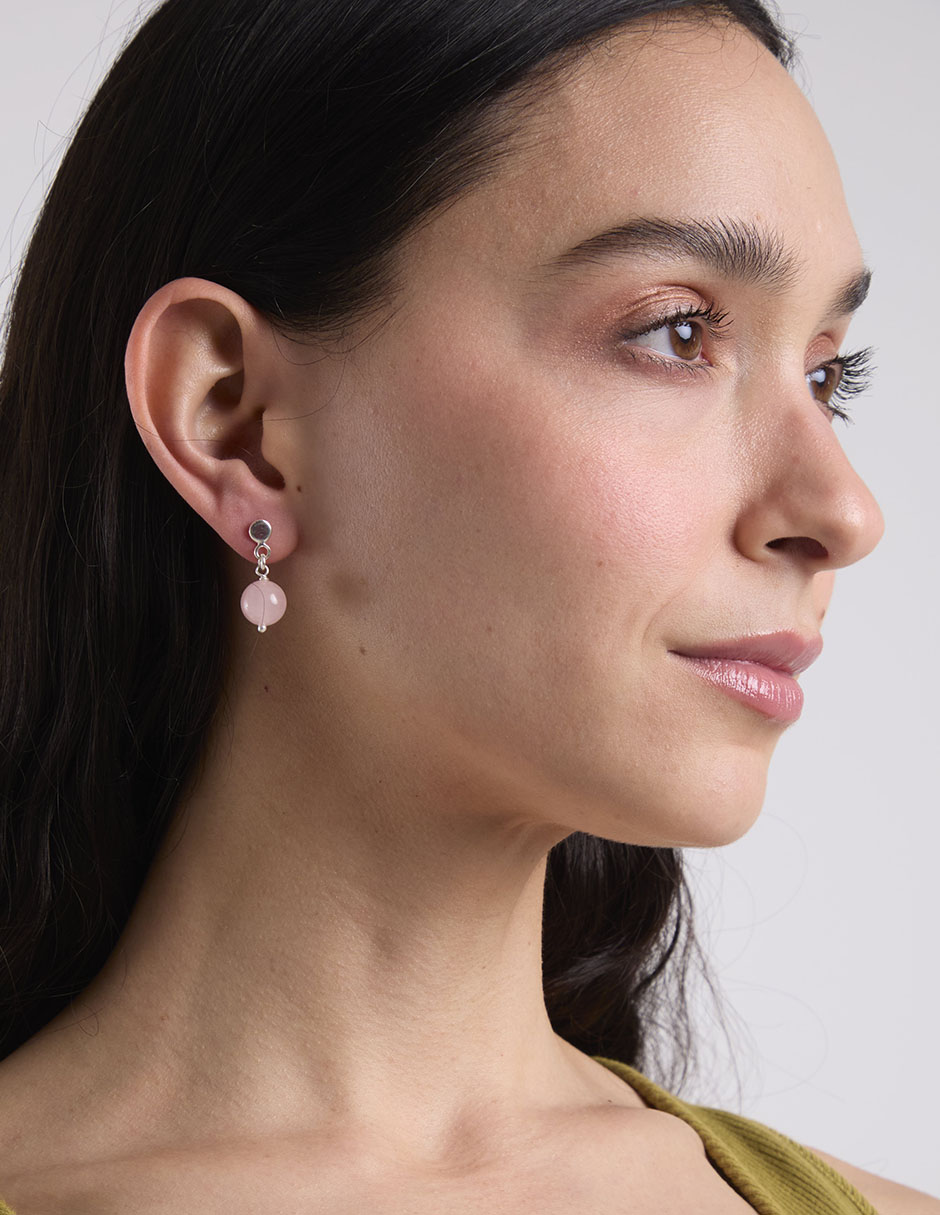 Aretes cortos de esfera E& de plata P 925 con acabado brillante cuarzo rosa 4
