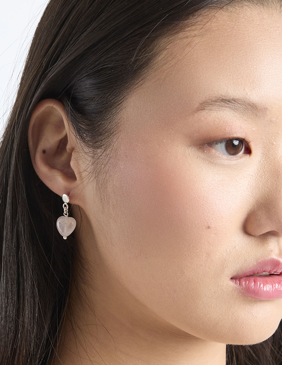 Aretes cortos de corazón de plata P 925 con acabado brillante cuarzo rosa