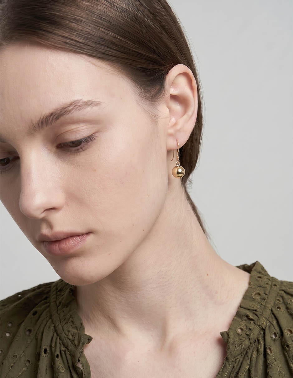 Aretes Largos De Esfera De Oro Amarillo 14 K Con Acabado Pulido 3