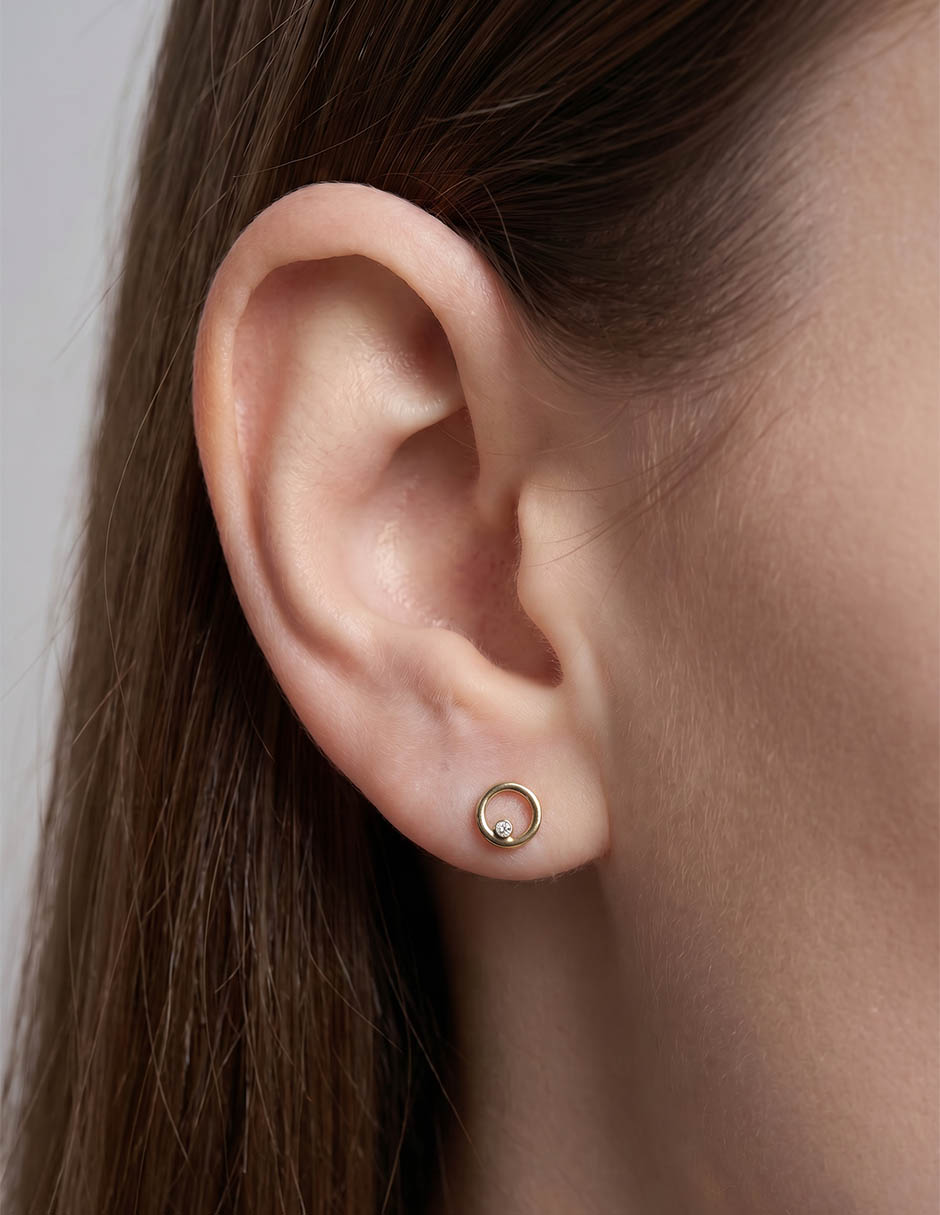 Aretes cortos Lusso de oro amarillo 14 K con acabado brillante