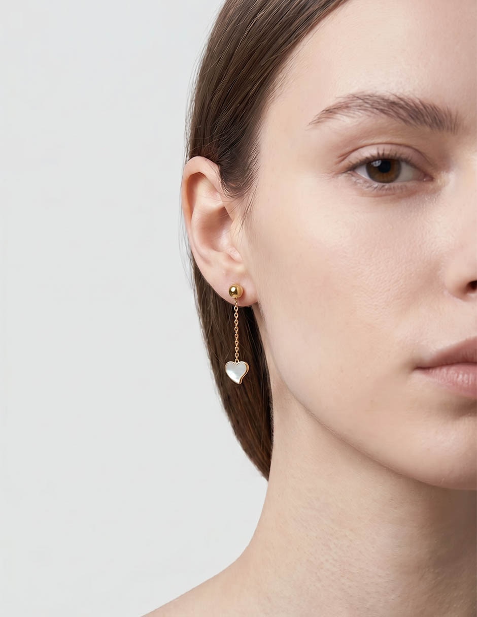 Aretes largos de corazón de oro amarillo 14 K con acabado brillante Aretes largos de corazón de oro amarillo 14 K con acabado brillante