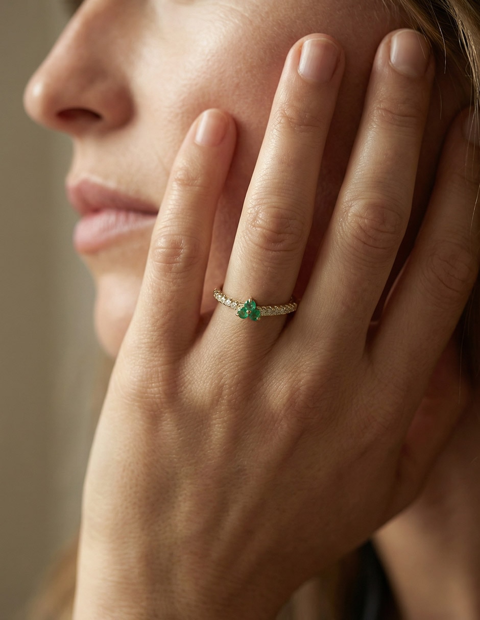 Anillo con gema de flor Valessa 14 K de oro amarillo esmeralda y diamante brillante
